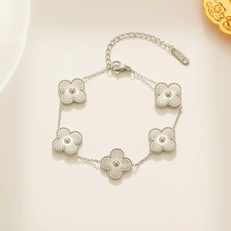 Trendy Laser Four-Leaf Clover Choker Necklace Set